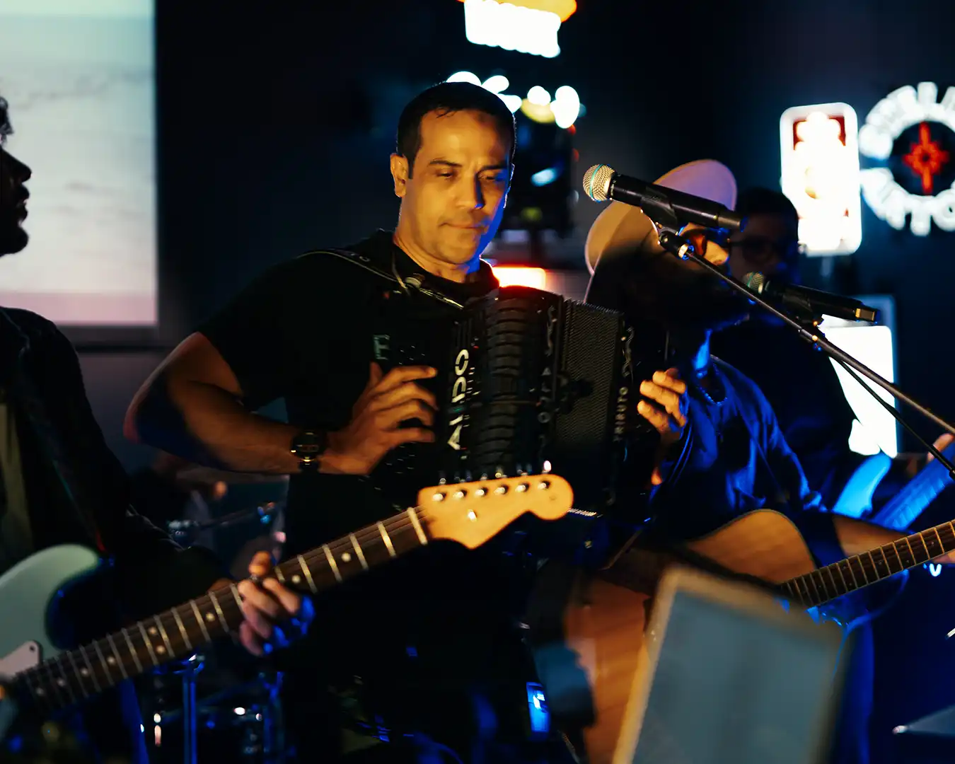 Este Tributo ve Carlos Vives & Fonseca